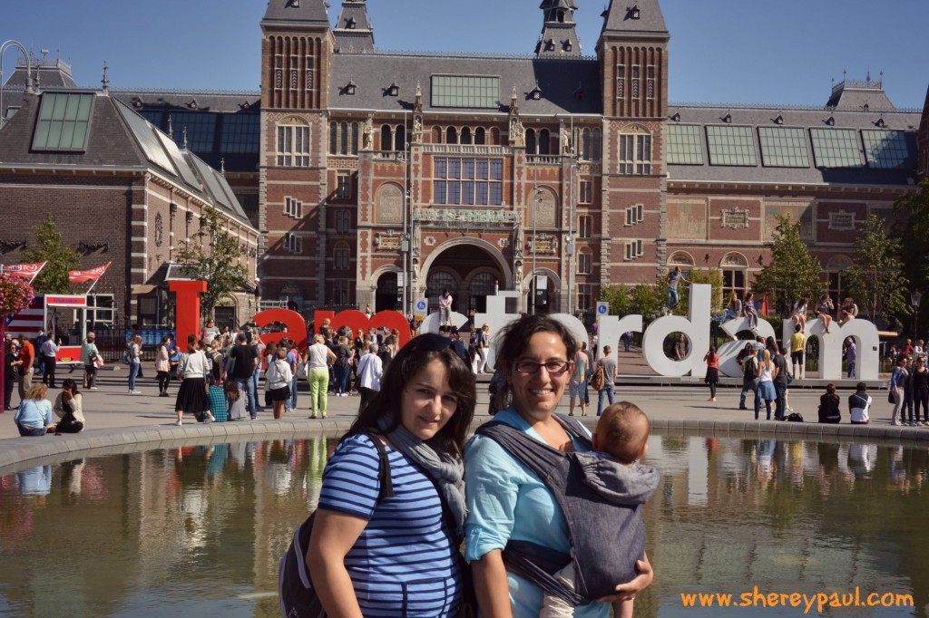 picture with I Amsterdam in front of the Rijksmuseum