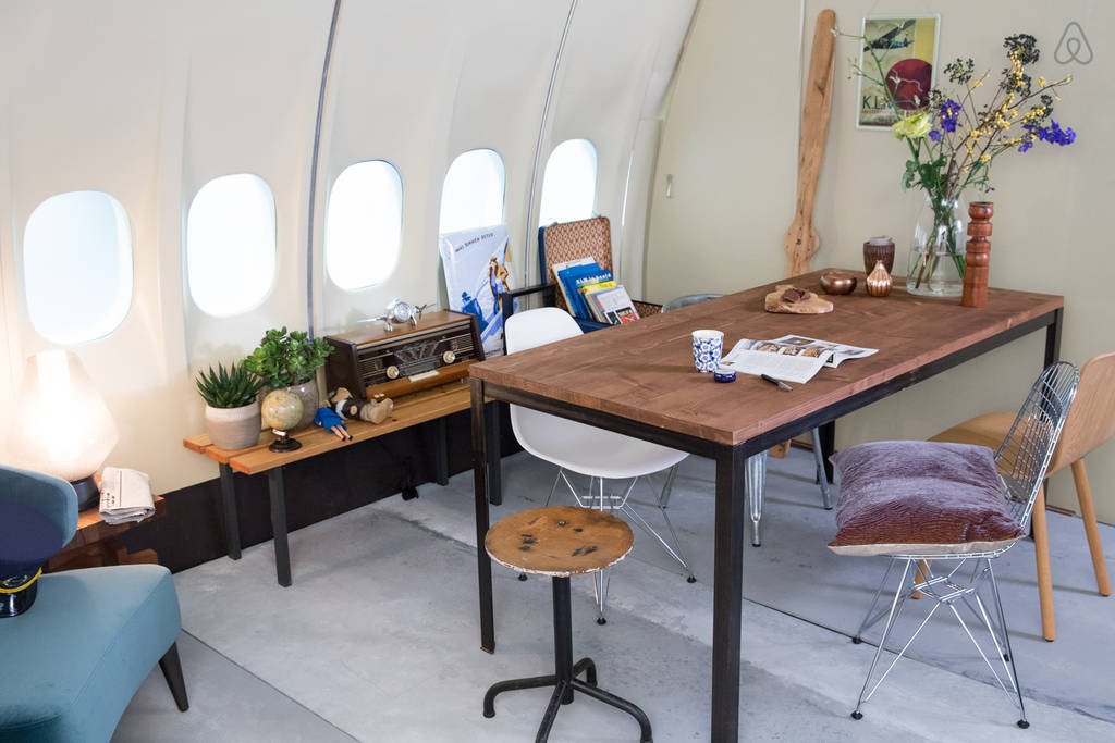 sleep in  an Airplane Apartment 1